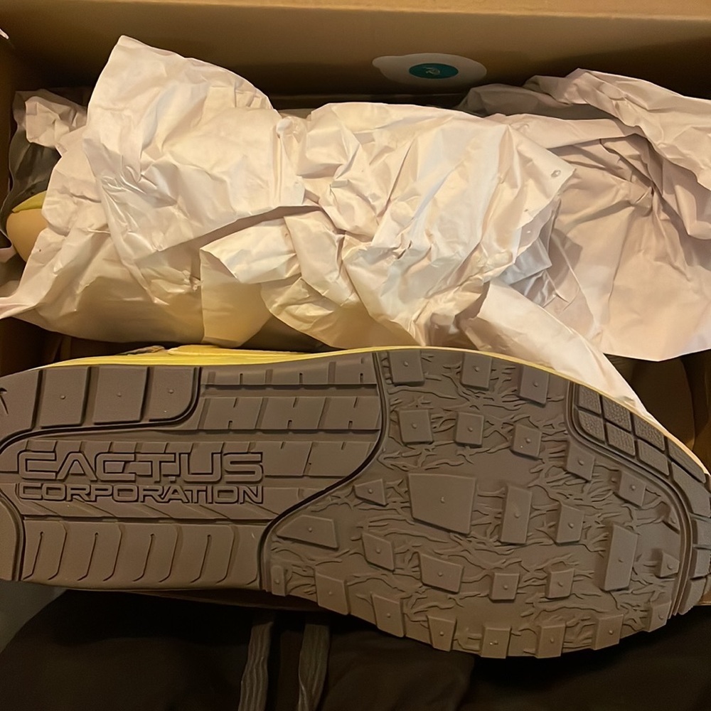 Travis Scott x Air Max 1 'Saturn Gold' - Picture 5 of 9